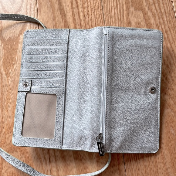 Danier wallet on chain (more like a wallet on strap) - Picture 5 of 6